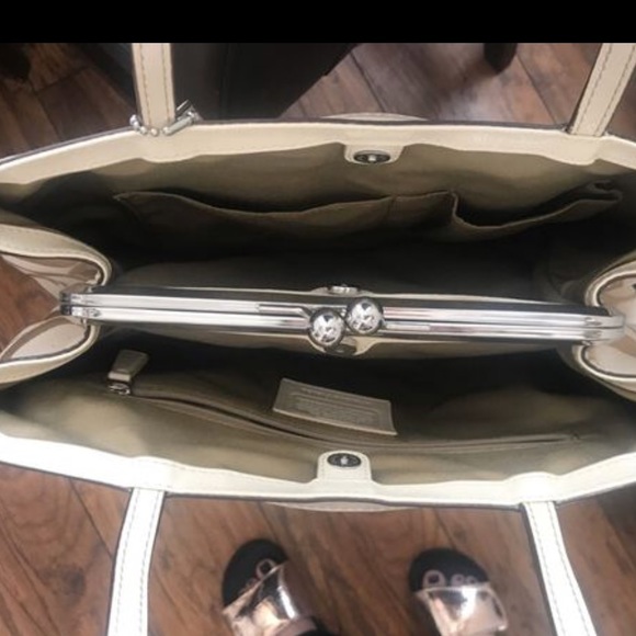 Coach Handbag - Picture 4 of 4